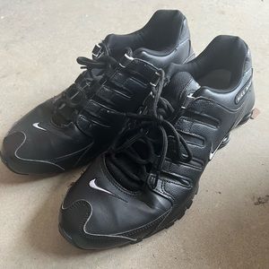 Mens 10.5 black Nike tennis shoes
